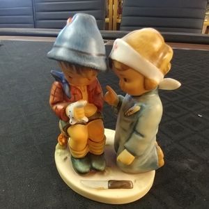 M.I. Hummel 'Little Nurse' 376 Goebel